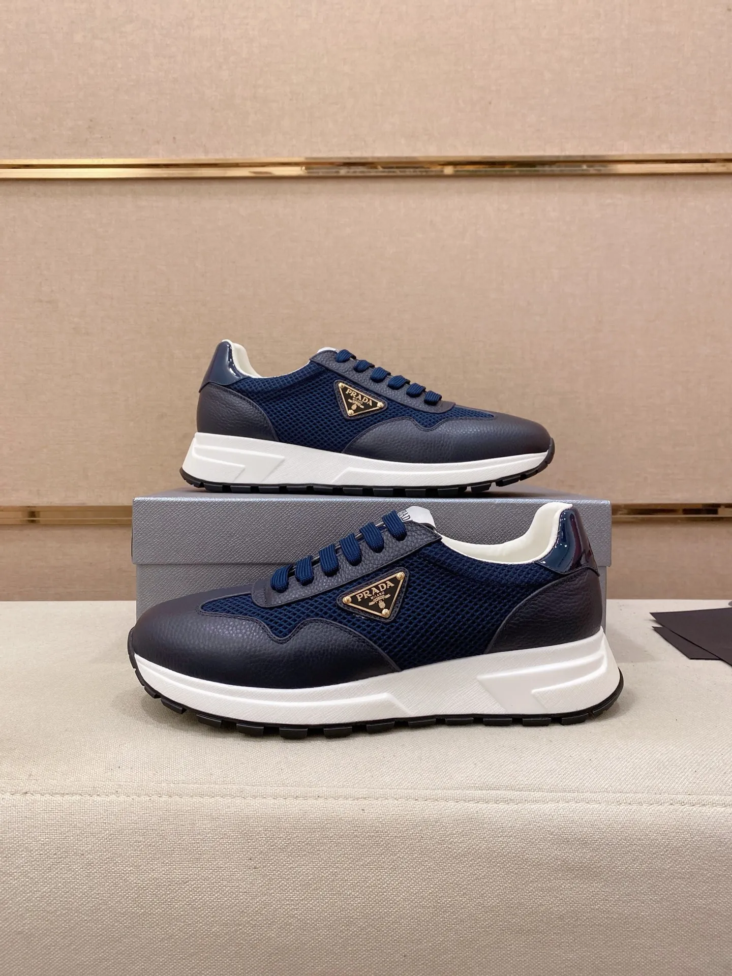 Men's shoes 💰 580💰 ✔️✔️✔️High version High-quality new PRADA (Prada) counters are launched simultaneously, new men's shoes, 😘fabrics are selected from first-layer cowhide fabrics. Lining: Imported cowhide leather lining. 👍🏿High-end☄️Open-molded non-slip rubber outsole, exquisite lines, simple and elegant, comfortable and high-end for leisure travel. Code number: 38 to 45